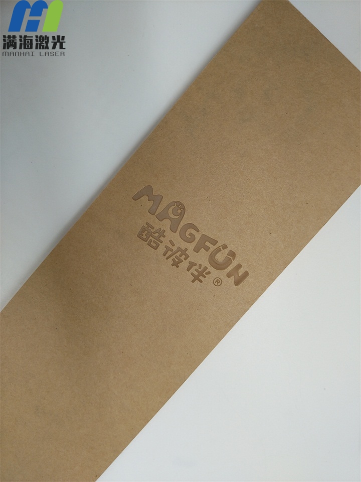 酷（kù）彼伴亞克力展示牌（pái）激光雕刻