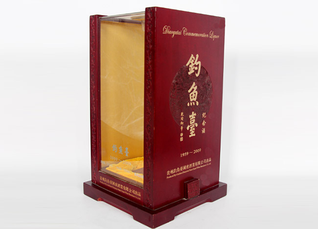 釣魚台木質酒盒激光（guāng）打標